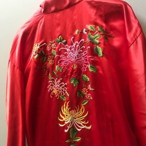 CHINESE EMBROIDERED SILK ROBE